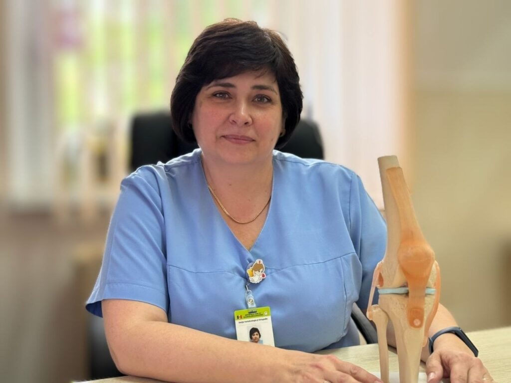 „Responsabilitatea nu se vede, dar se simte” – Elena Tcacenco, o viață în sala de operație