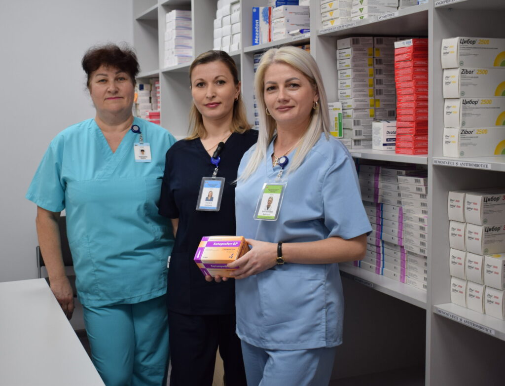 Farmacistele spitalului, parte esențială a echipei care are grijă de pacienți